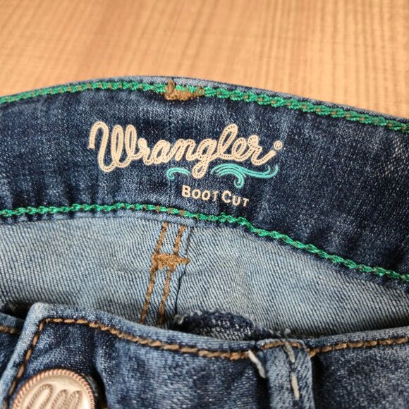 Wrangler Bootcut Embroidered Jeans Women Size 9/10 Blue Casual Denim Medium Wash - Picture 3 of 14